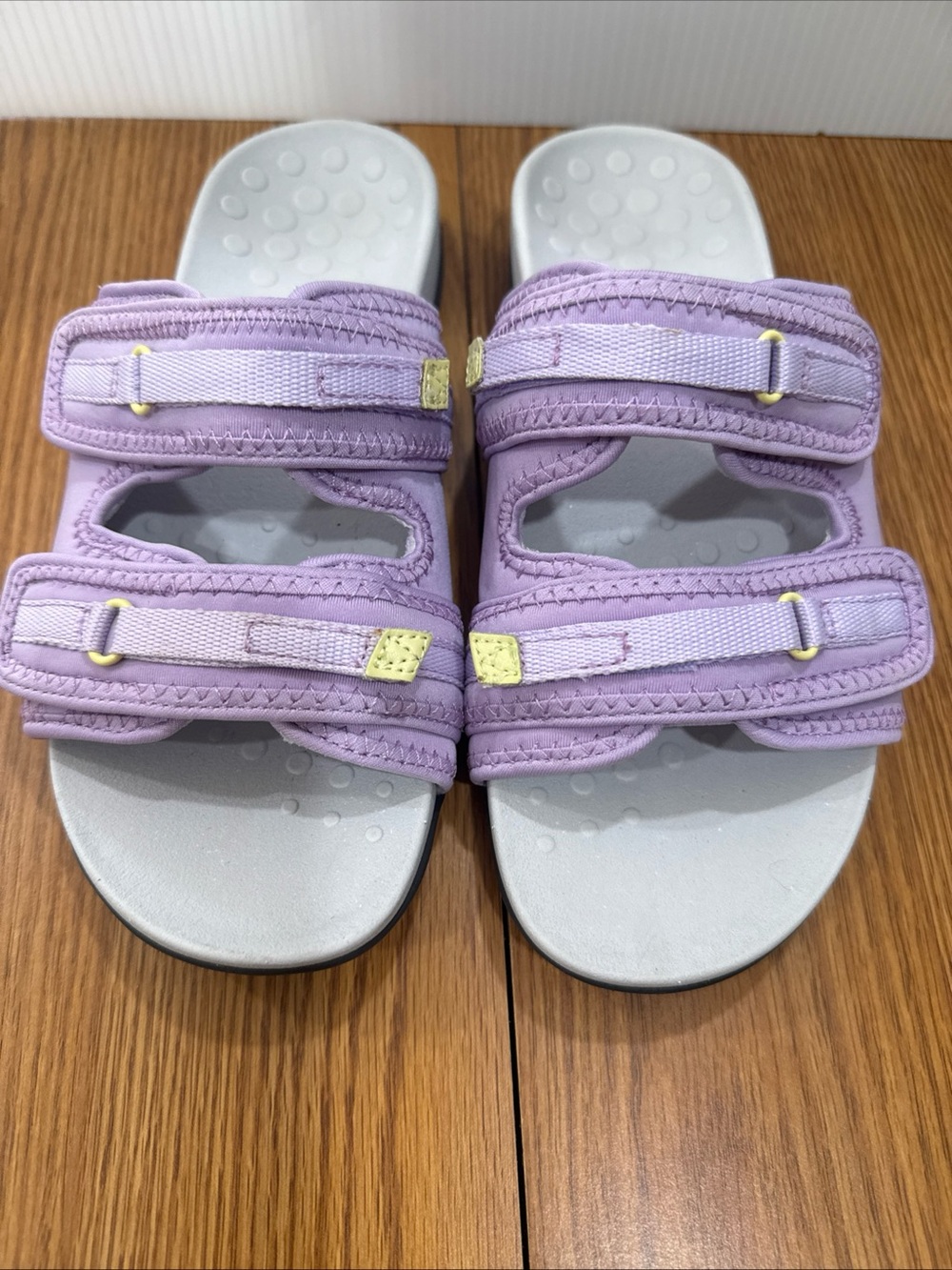 vionic Sarah hook & loop slip on  orthotic sandals Lt purple woman’s 7.5.